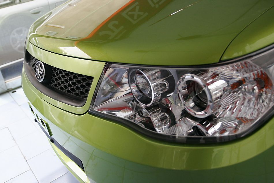 天津一汽两厢威志前大灯