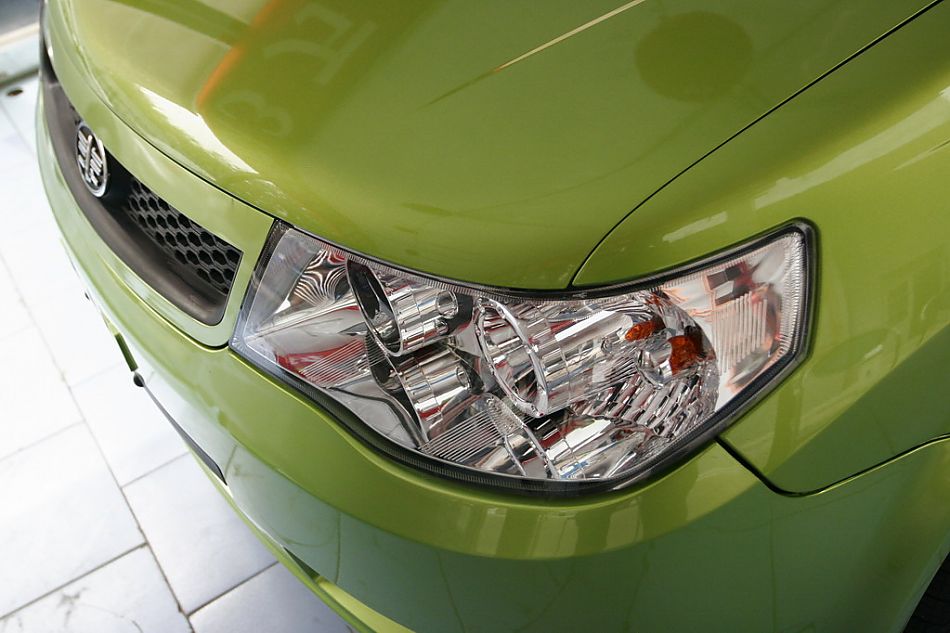 天津一汽两厢威志前大灯