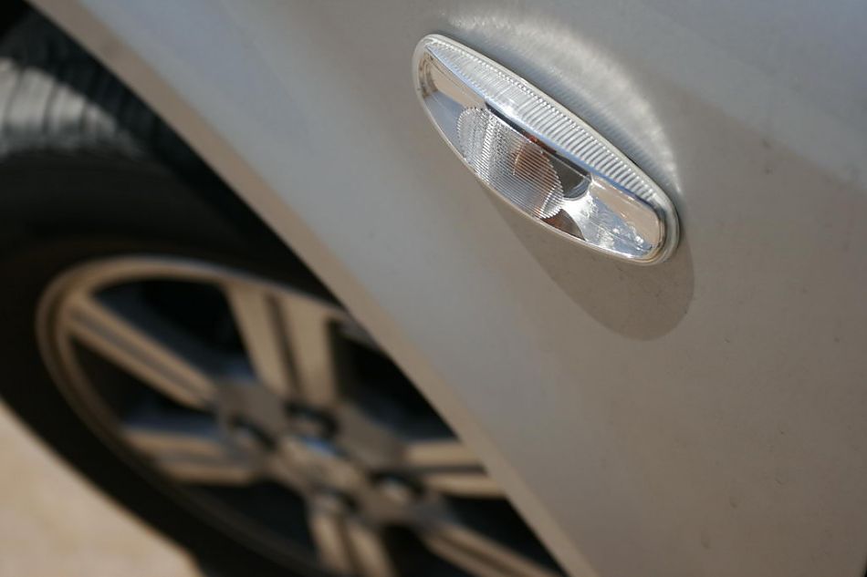 图为威志三厢外观及细节