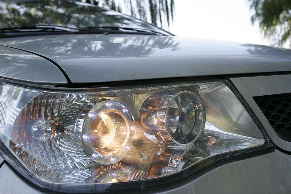 图为威志三厢外观及细节