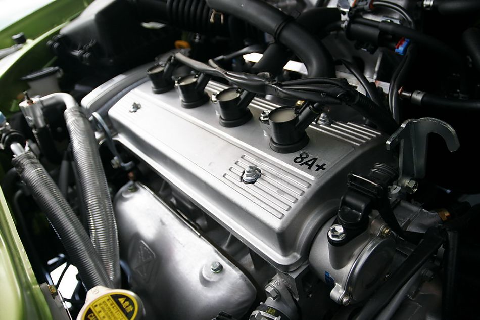 天津一汽两厢威志发动机