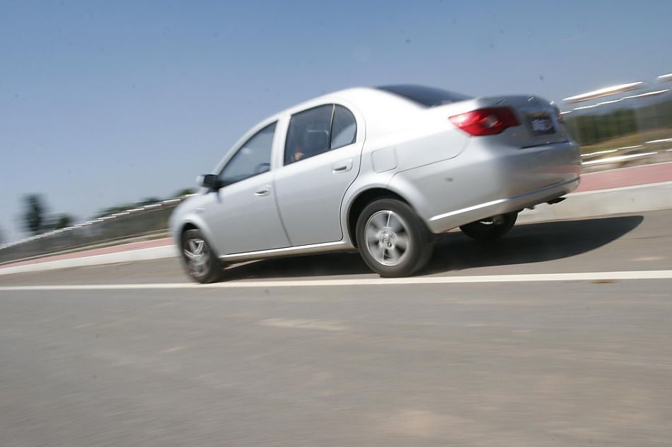 图为威志三厢动态