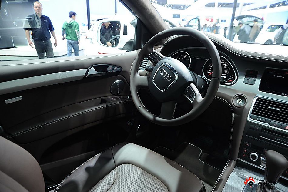 奥迪Q7 3.0 TDI quattro