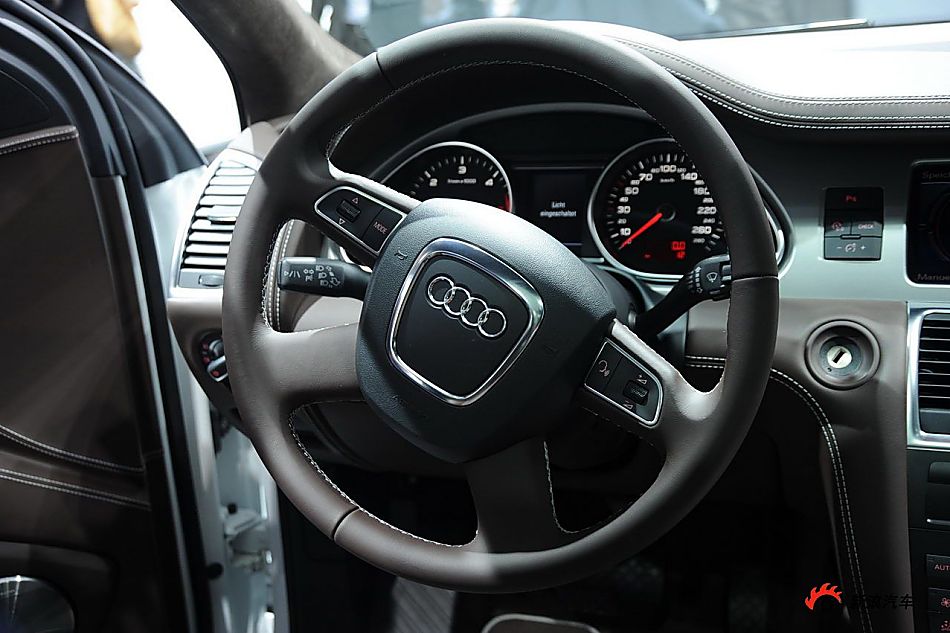 奥迪Q7 3.0 TDI quattro