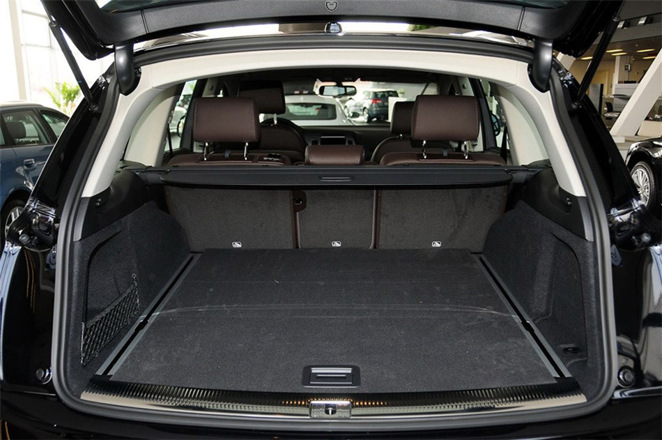 2014款 35TFSI AT 进取型 座椅空间