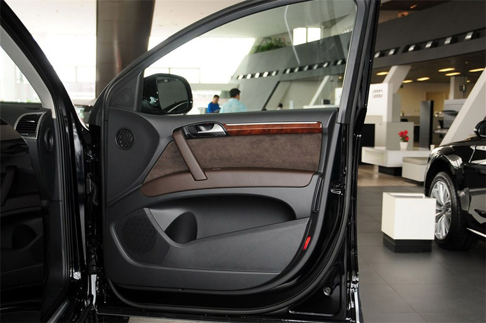 2014款 35TFSI AT 进取型 座椅空间