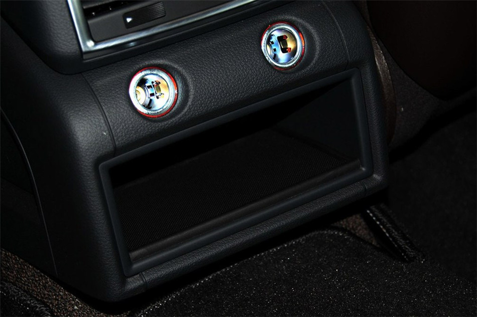 2014款 35TFSI AT 进取型 座椅空间