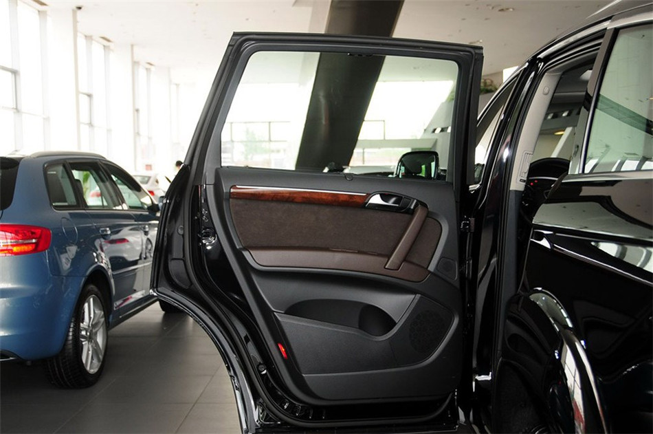 2014款 35TFSI AT 进取型 座椅空间