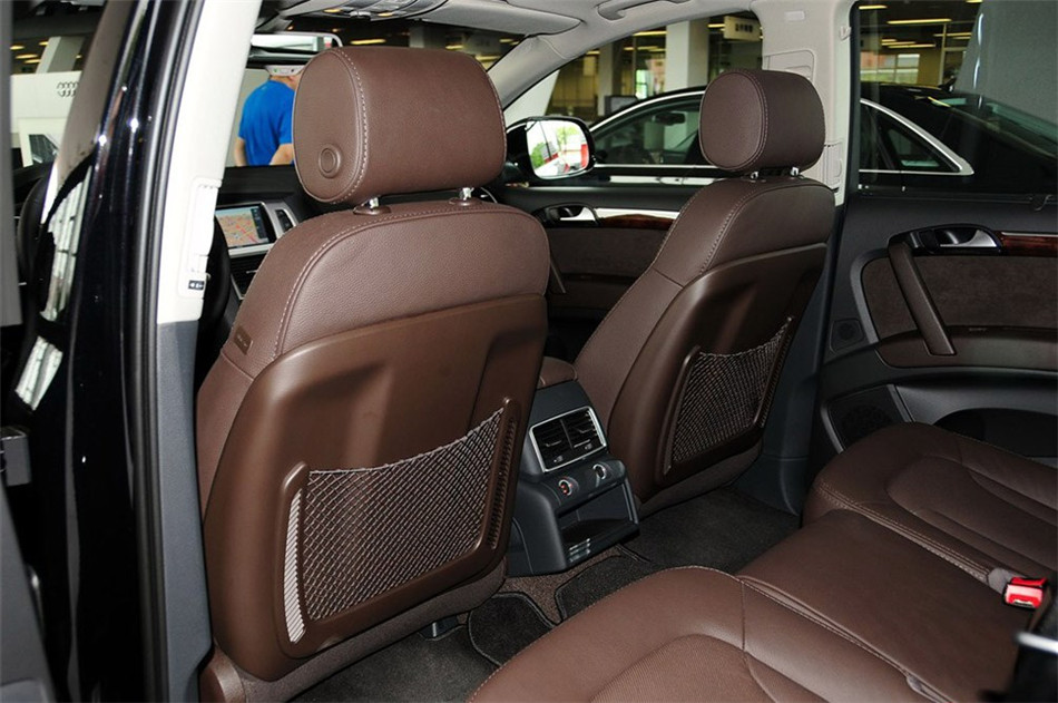 2014款 35TFSI AT 进取型 座椅空间