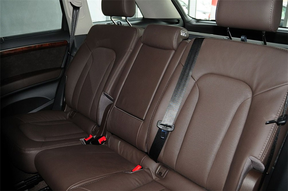 2014款 35TFSI AT 进取型 座椅空间