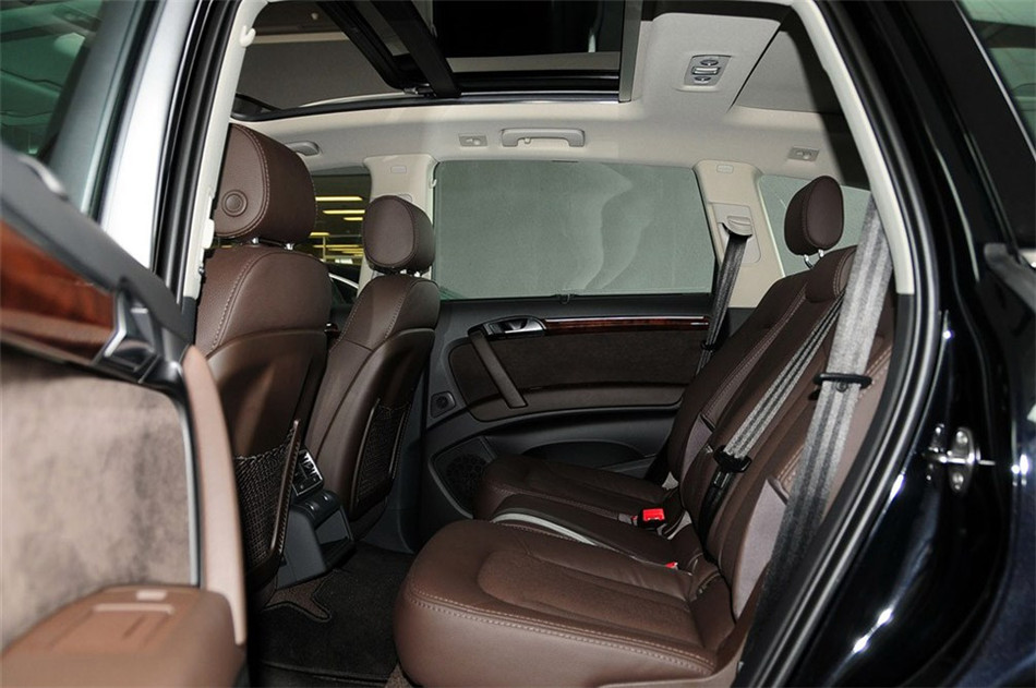 2014款 35TFSI AT 进取型 座椅空间