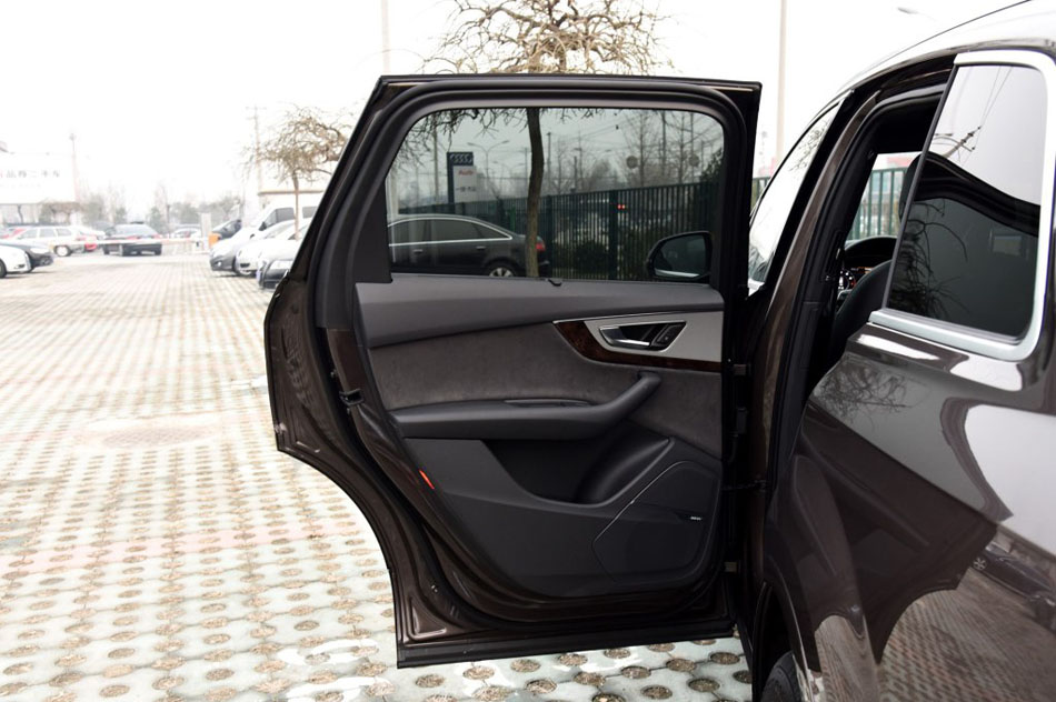 2016款 45 TFSI S line运动型 座椅空间