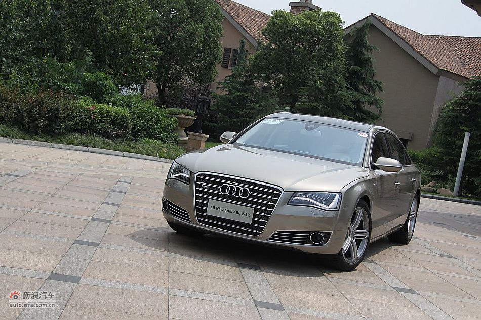 新浪汽车体验试驾奥迪A8L W12-外观