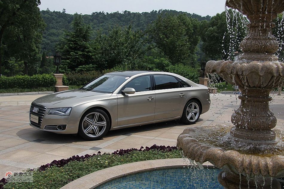 新浪汽车体验试驾奥迪A8L W12-外观