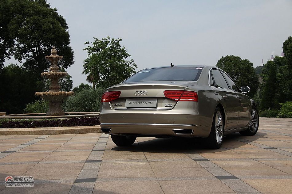 新浪汽车体验试驾奥迪A8L W12-外观