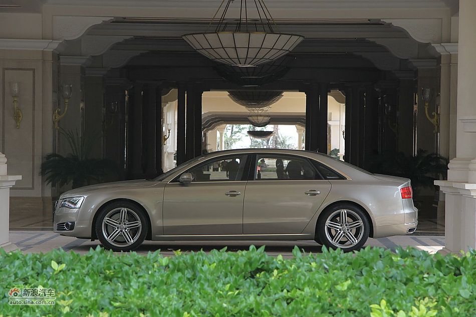 新浪汽车体验试驾奥迪A8L W12-外观