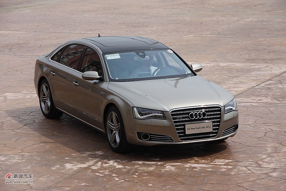 新浪汽车体验试驾奥迪A8L W12-外观