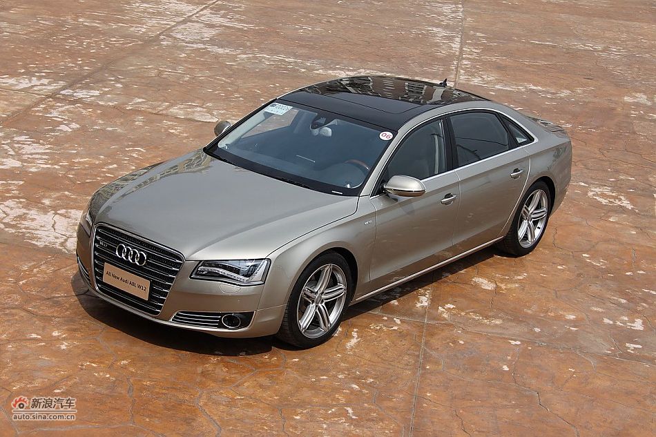 新浪汽车体验试驾奥迪A8L W12-外观