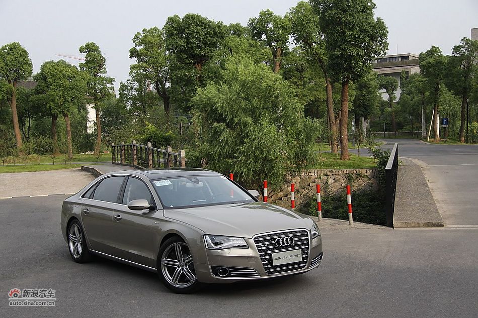 新浪汽车体验试驾奥迪A8L W12-外观
