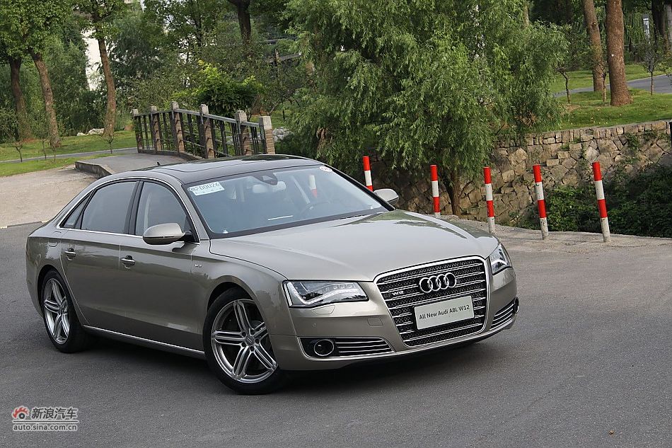 新浪汽车体验试驾奥迪A8L W12-外观