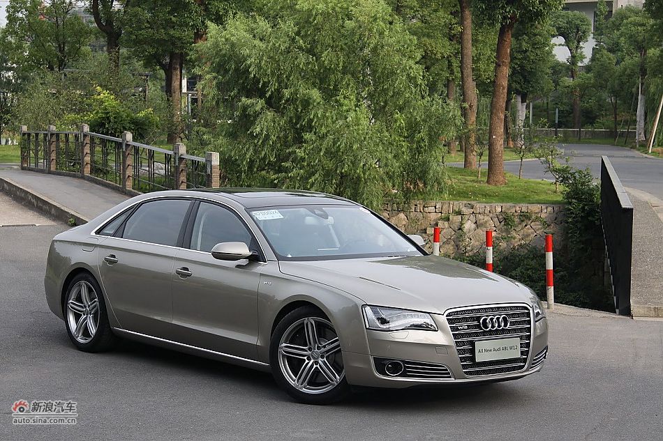 新浪汽车体验试驾奥迪A8L W12-外观