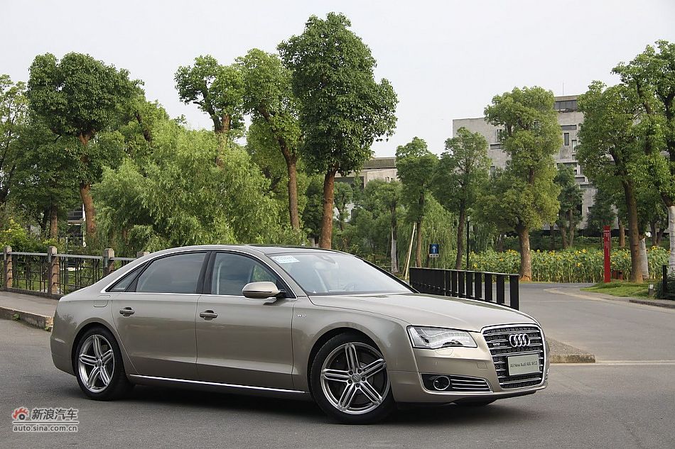 新浪汽车体验试驾奥迪A8L W12-外观