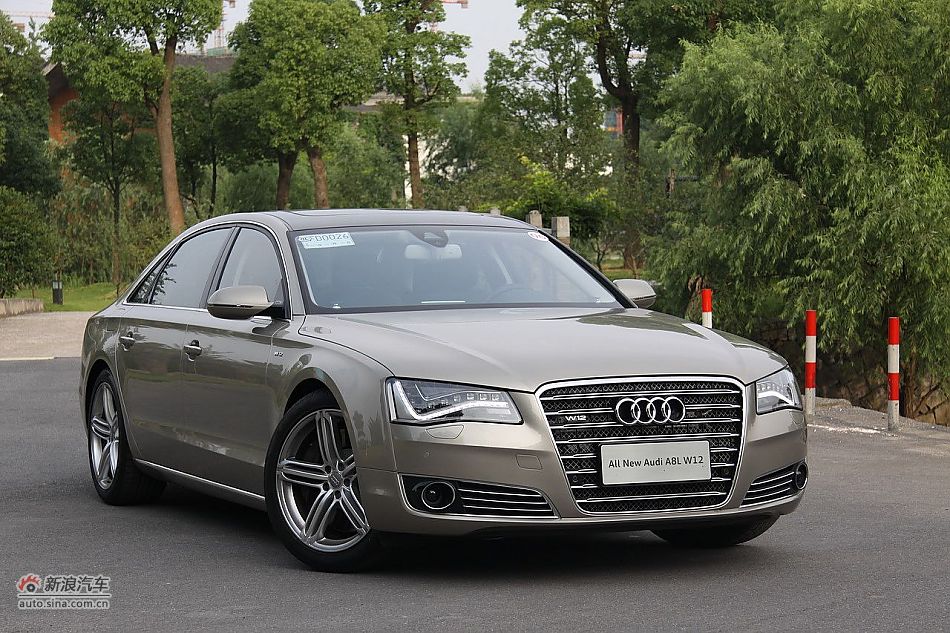 新浪汽车体验试驾奥迪A8L W12-外观