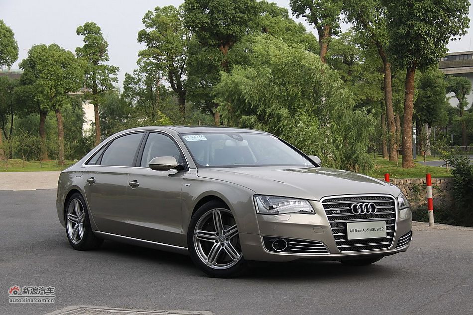 新浪汽车体验试驾奥迪A8L W12-外观
