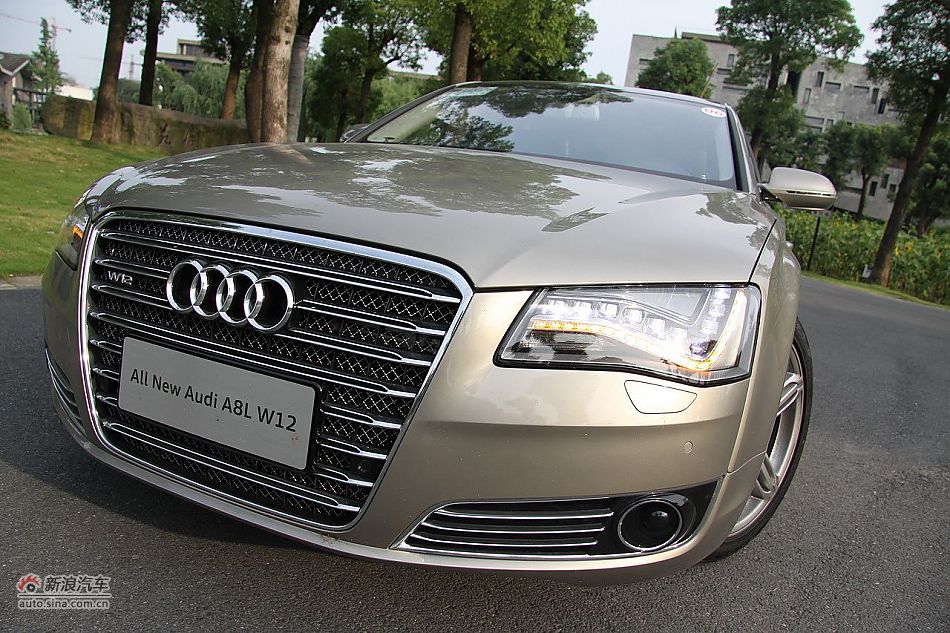 新浪汽车体验试驾奥迪A8L W12-外观