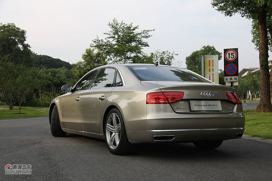 新浪汽车体验试驾奥迪A8L W12-外观