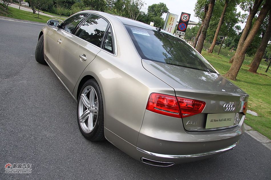 新浪汽车体验试驾奥迪A8L W12-外观