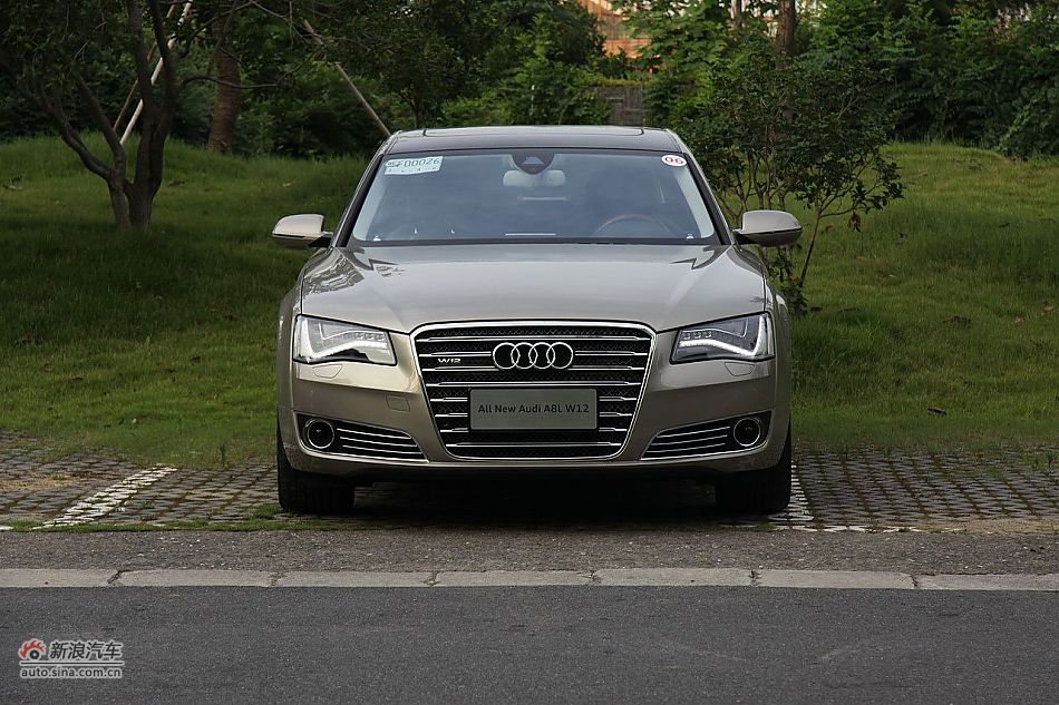新浪汽车体验试驾奥迪A8L W12-外观