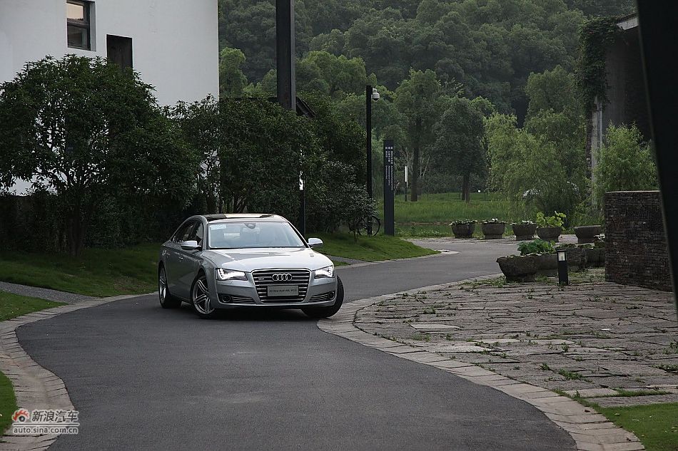 新浪汽车体验试驾奥迪A8L W12-外观