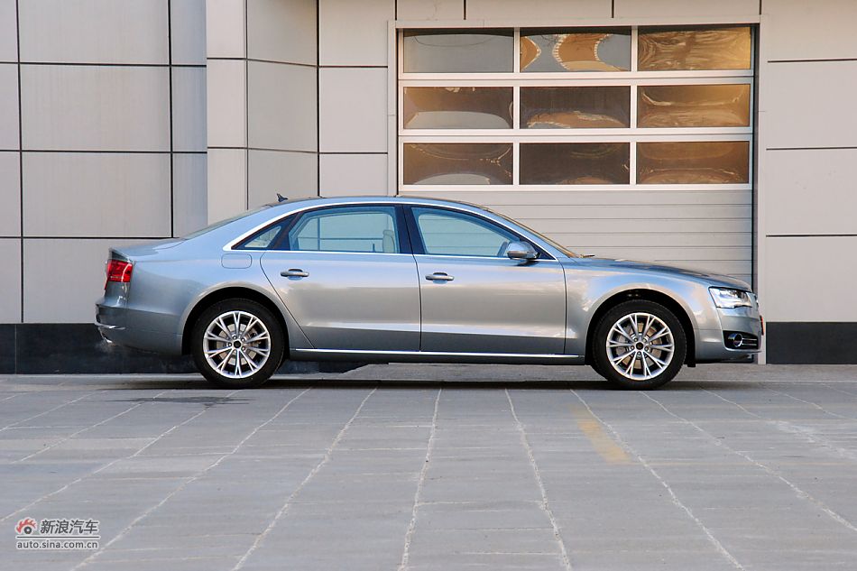 2011款奥迪A8L到店高清实拍