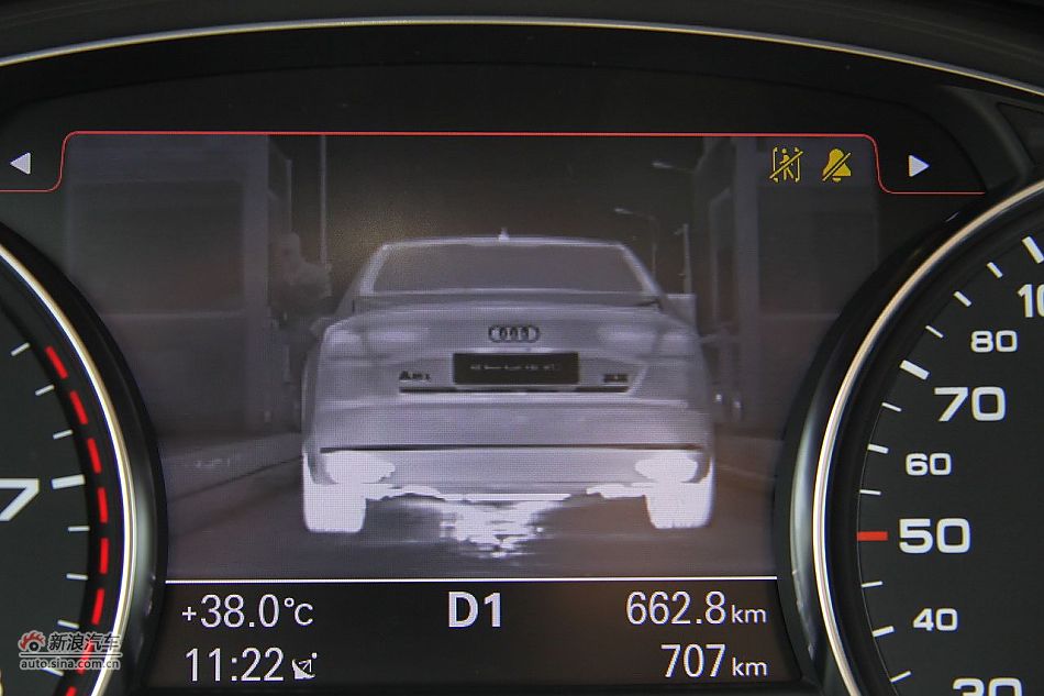 新浪汽车体验试驾奥迪A8L W12-内饰功能