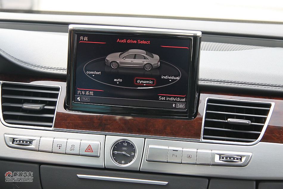 新浪汽车体验试驾奥迪A8L W12-内饰功能
