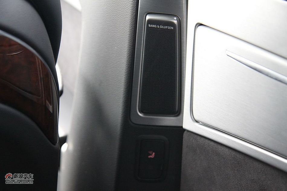新浪汽车体验试驾奥迪A8L W12-内饰功能