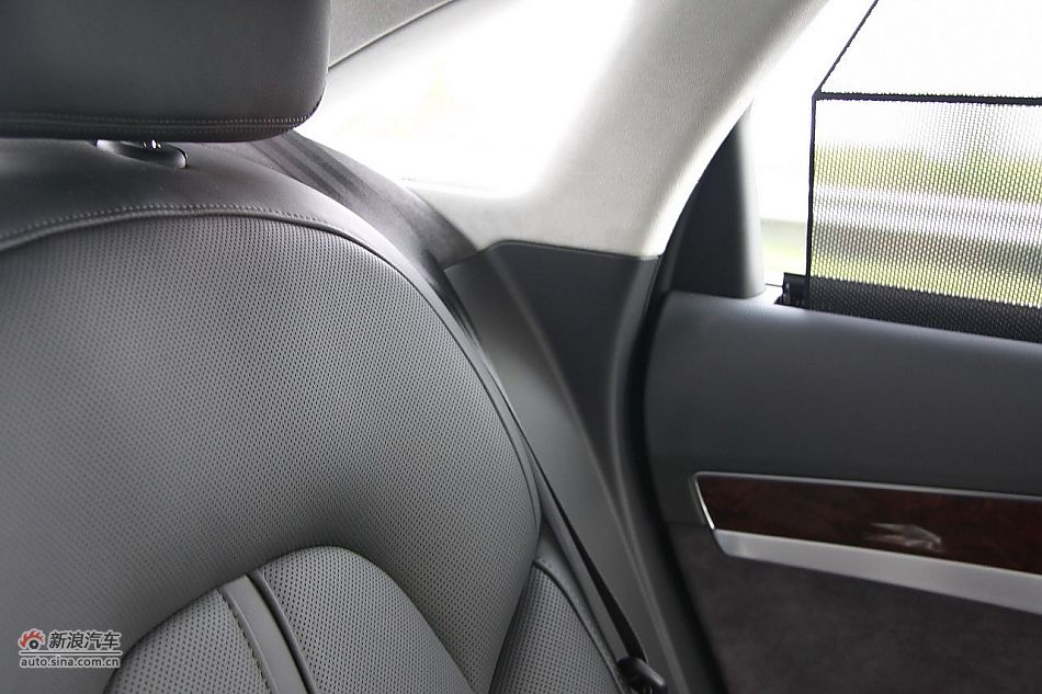 新浪汽车体验试驾奥迪A8L W12-内饰功能