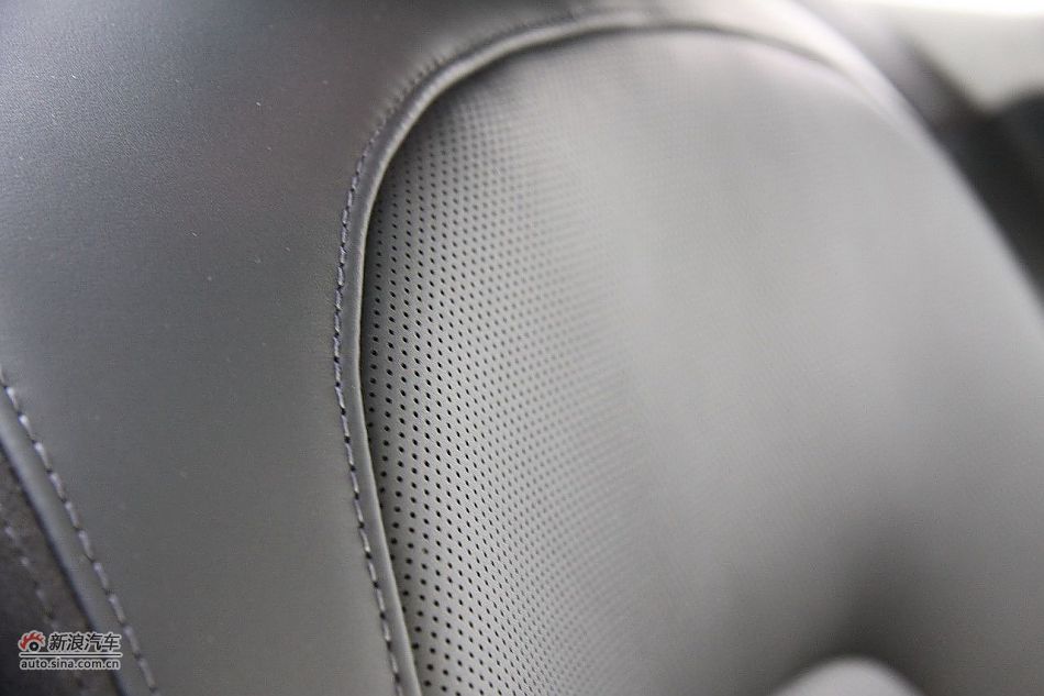 新浪汽车体验试驾奥迪A8L W12-内饰功能