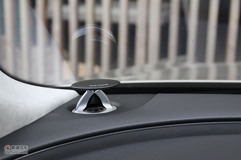 新浪汽车体验试驾奥迪A8L W12-内饰功能