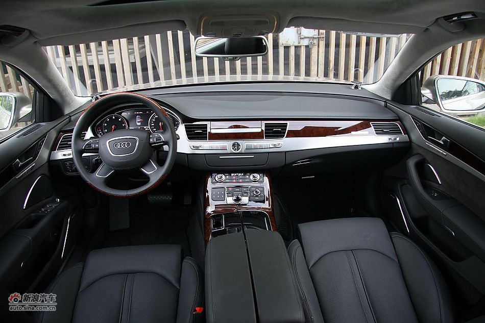 新浪汽车体验试驾奥迪A8L W12-内饰功能