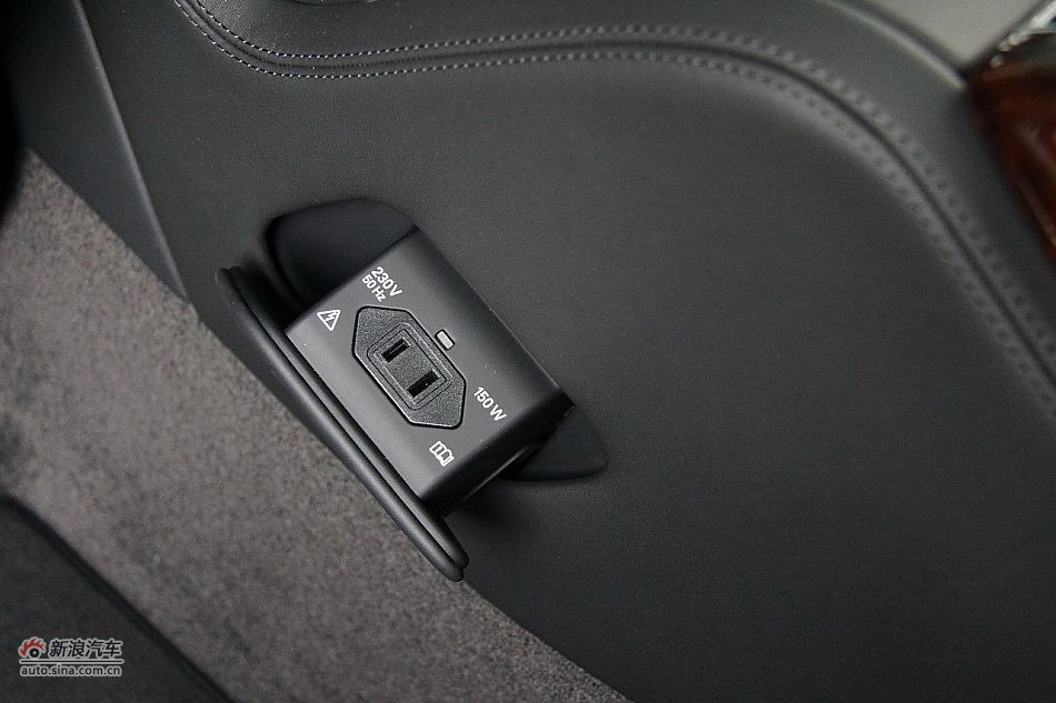 新浪汽车体验试驾奥迪A8L W12-内饰功能