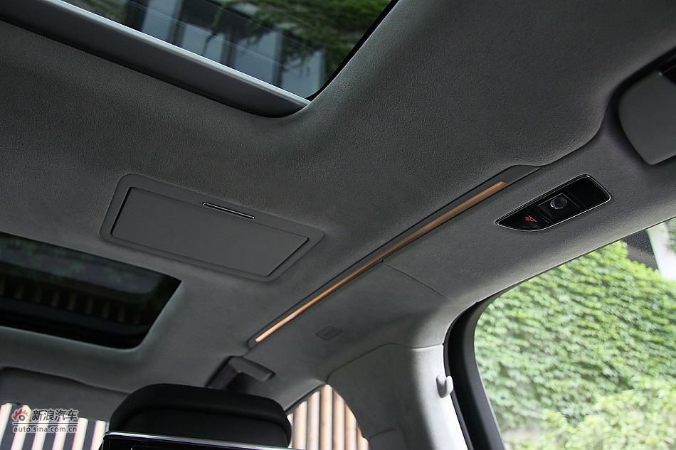 新浪汽车体验试驾奥迪A8L W12-内饰功能