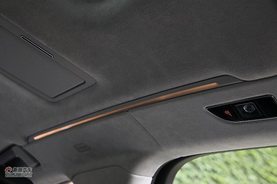 新浪汽车体验试驾奥迪A8L W12-内饰功能