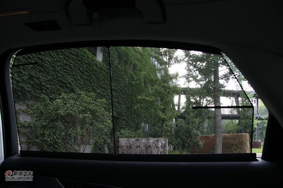 新浪汽车体验试驾奥迪A8L W12-内饰功能