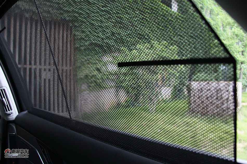 新浪汽车体验试驾奥迪A8L W12-内饰功能