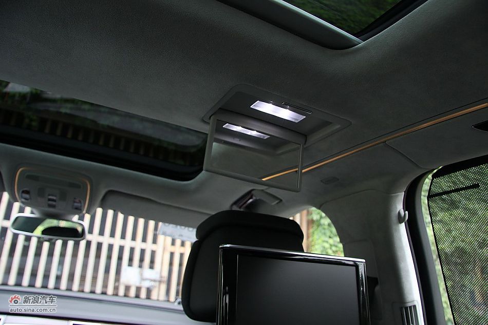 新浪汽车体验试驾奥迪A8L W12-内饰功能