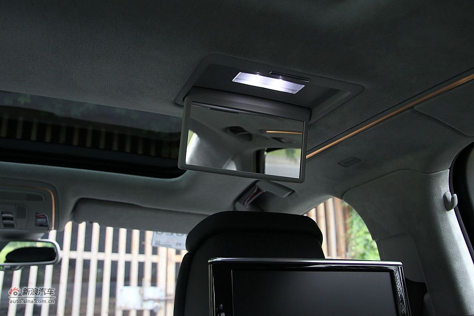 新浪汽车体验试驾奥迪A8L W12-内饰功能