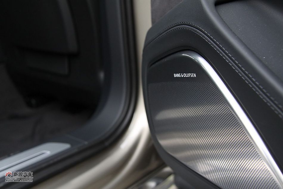 新浪汽车体验试驾奥迪A8L W12-内饰功能