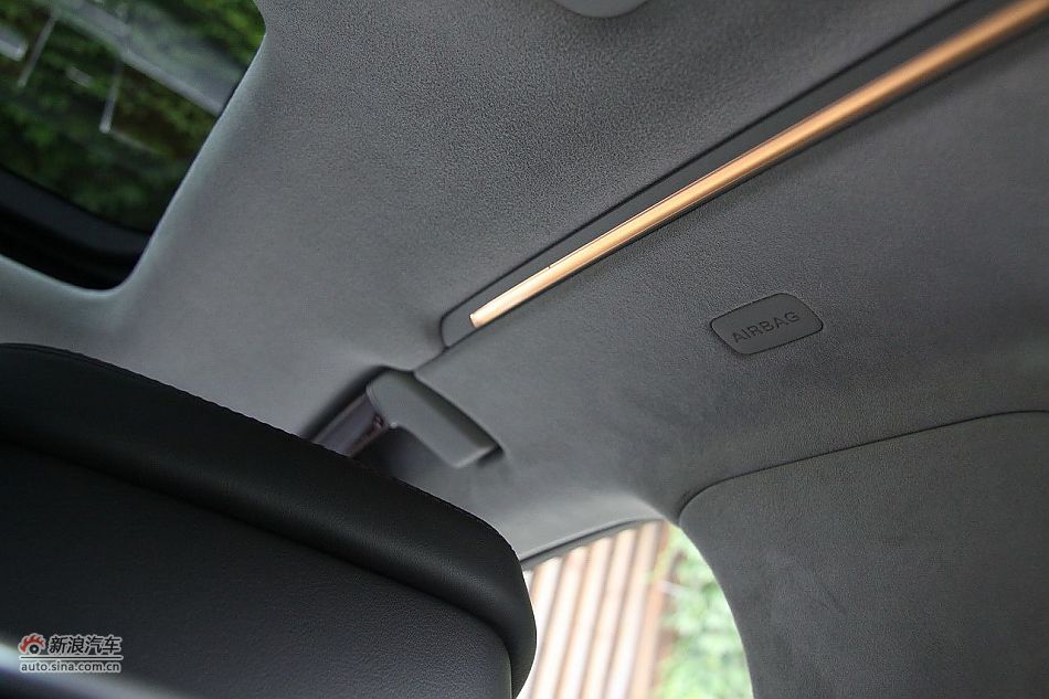 新浪汽车体验试驾奥迪A8L W12-内饰功能
